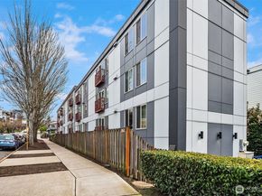 3661 Phinney Avenue N 109, Seattle WA 98103
