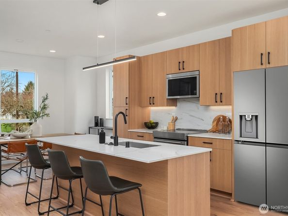 223 NE 75th Street, Seattle WA 98115