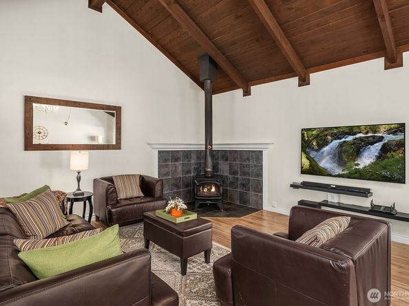 18460 NE Woodinville Duvall Place, Woodinville WA 98077