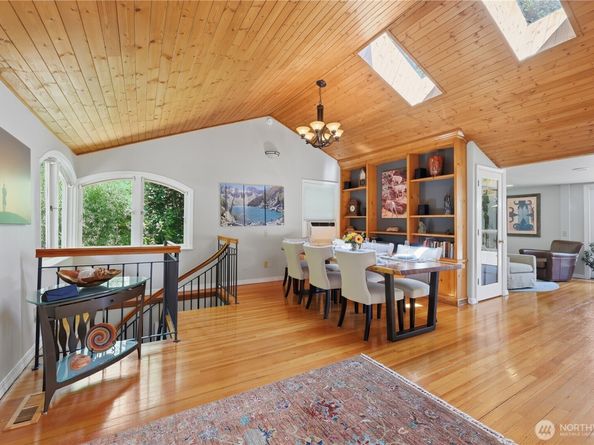 18002 25th Avenue NE, Lake Forest Park WA 98155