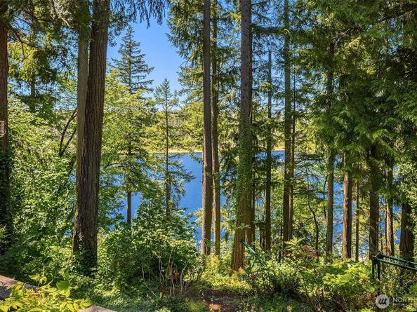 18603 E Spring Lake Drive SE, Renton WA 98058