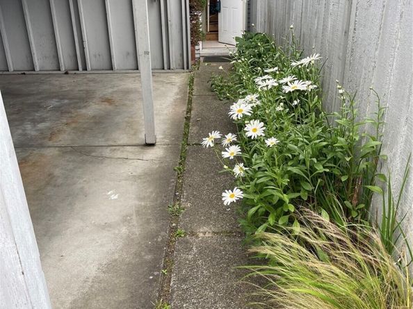 2305 S Pinebrook Lane, Des Moines WA 98198