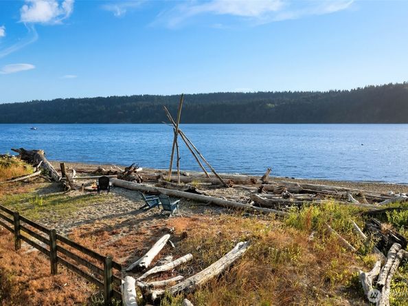 27830 Manzanita Beach Road SW, Vashon WA 98070