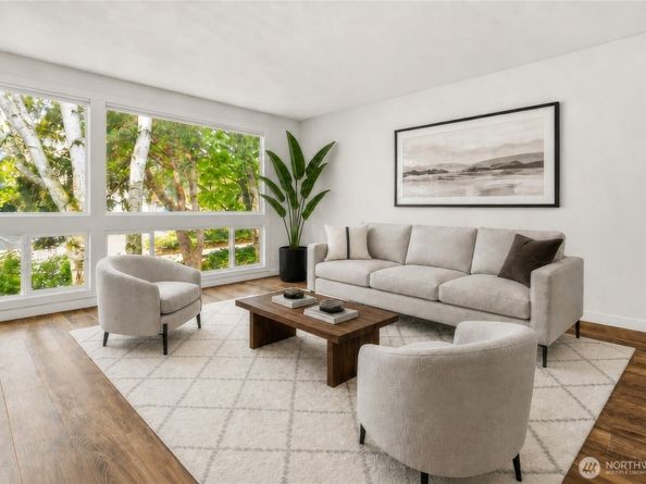 3710 26th Place W 405, Seattle WA 98199
