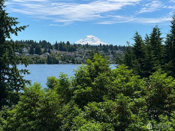 7432 E Mercer Wy, Mercer Island WA 98040