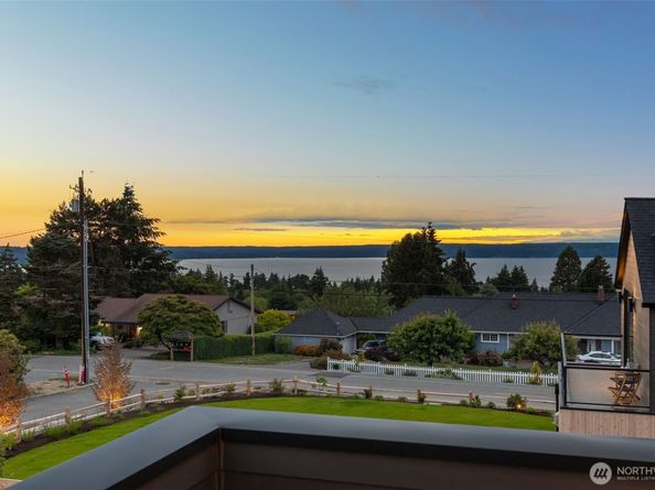 18636 2nd Avenue SW, Normandy Park WA 98166