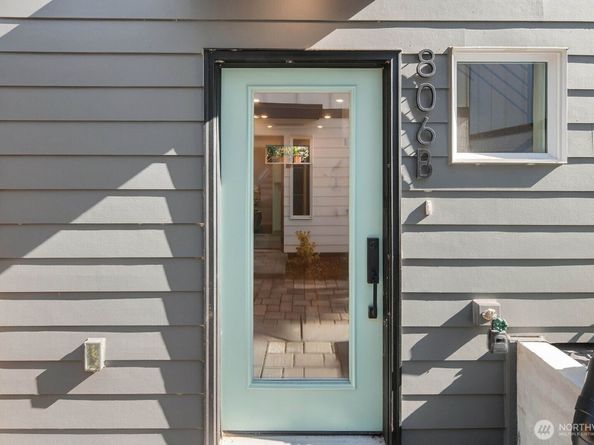 806 B S Rose Street, Seattle WA 98108