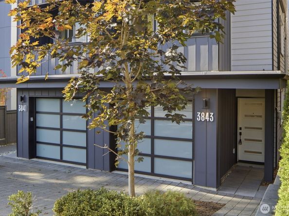 3843 Woodlawn Avenue N, Seattle WA 98103