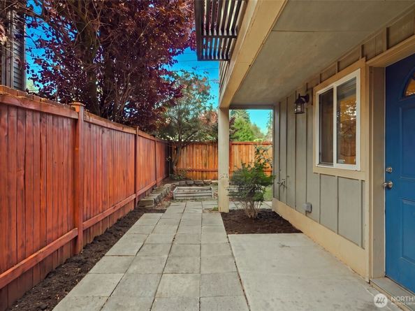 337 N 105th Street A, Seattle WA 98133