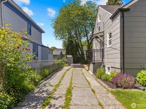 8111 10th Avenue S, Seattle WA 98108