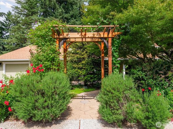 10310 117th Place NE, Kirkland WA 98033