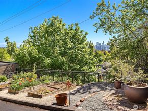 1902 Bigelow Avenue N 403, Seattle WA 98109