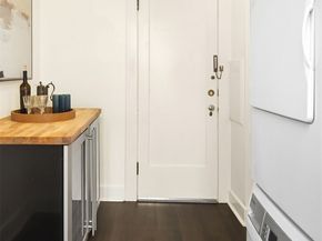 1902 Bigelow Avenue N 403, Seattle WA 98109