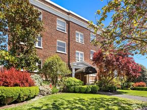 1902 Bigelow Avenue N 403, Seattle WA 98109