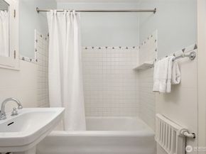 1902 Bigelow Avenue N 403, Seattle WA 98109