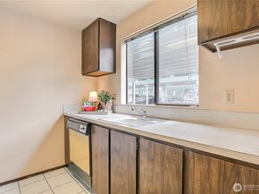 1040 S 320th Street 10D, Federal Way WA 98003