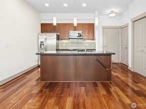 4547 8th Avenue NE, Seattle WA 98105