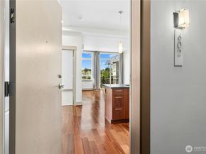 4547 8th Avenue NE, Seattle WA 98105