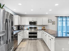 1022 181st Place SW, Lynnwood WA 98037