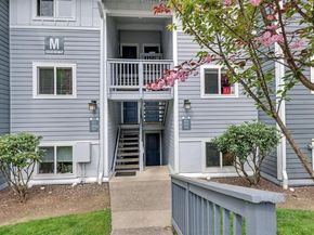 14210 NE 181st Place M102, Woodinville WA 98072