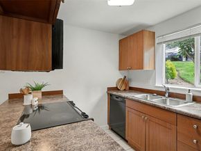 14210 NE 181st Place M102, Woodinville WA 98072