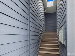 1519 5th Ave W 5, Seattle WA 98119