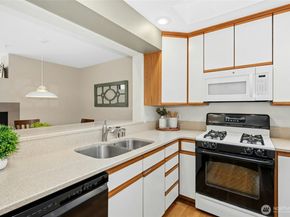 7111 134th Court SE D3, Newcastle WA 98059