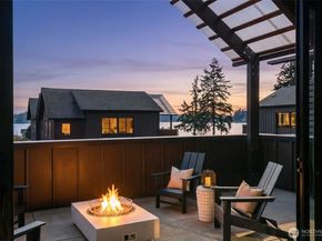 4566 Flying Goat Avenue NE C220, Bainbridge Island WA 98110