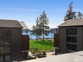 4566 Flying Goat Avenue NE C220, Bainbridge Island WA 98110