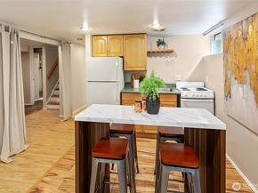7515 17th Avenue NW, Seattle WA 98117