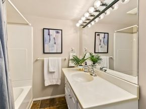 7515 17th Avenue NW, Seattle WA 98117