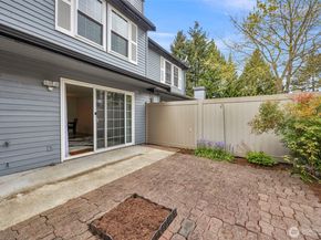 23909 56th Court S F3, Kent WA 98032