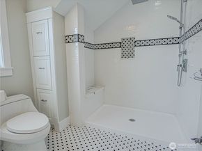 4026 Burke Avenue N, Seattle WA 98103