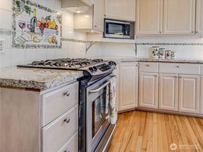 4026 Burke Avenue N, Seattle WA 98103