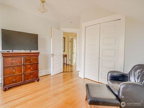 4026 Burke Avenue N, Seattle WA 98103