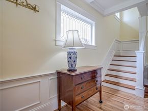 4026 Burke Avenue N, Seattle WA 98103