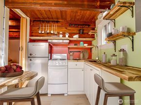 4026 Burke Avenue N, Seattle WA 98103