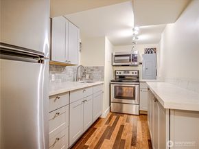 4026 Burke Avenue N, Seattle WA 98103