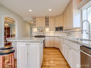 4026 Burke Avenue N, Seattle WA 98103