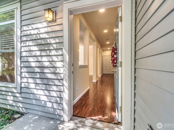 18012 NE 94th Court 1, Redmond WA 98052