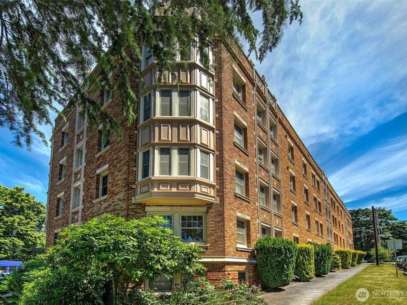 5810 Cowen Place NE 310, Seattle WA 98105