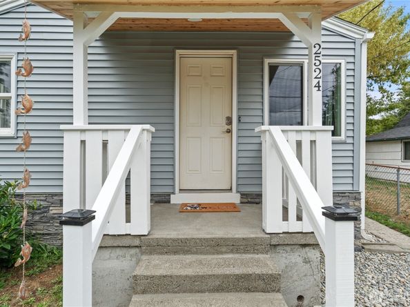 2524 Barnett Street, Bremerton WA 98310