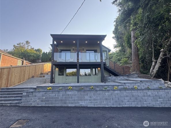 4015 Burton Place W, Seattle WA 98199