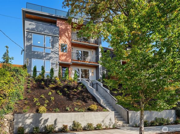 910 29th Avenue, Seattle WA 98122