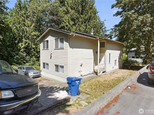 10616 Roosevelt Way NE, Seattle WA 98125