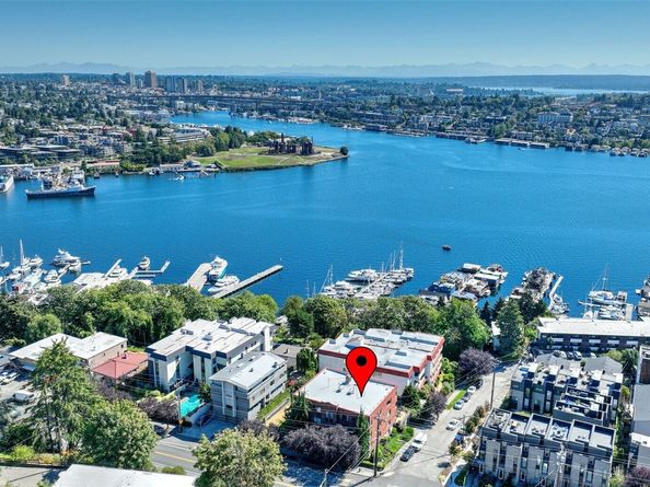 2450 Dexter Avenue N 303, Seattle WA 98109