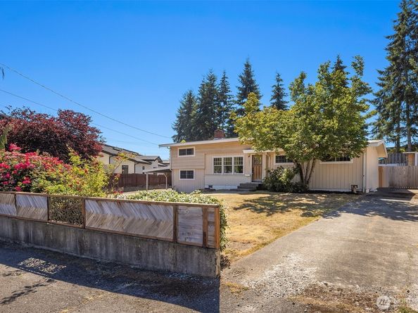 6024 Park Way, Lynnwood WA 98036