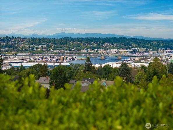 4311 Greenwood Avenue N, Seattle WA 98103