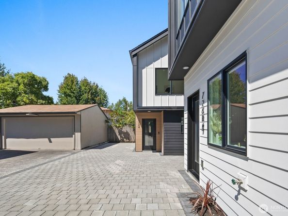 724 N 89TH Street, Seattle WA 98103