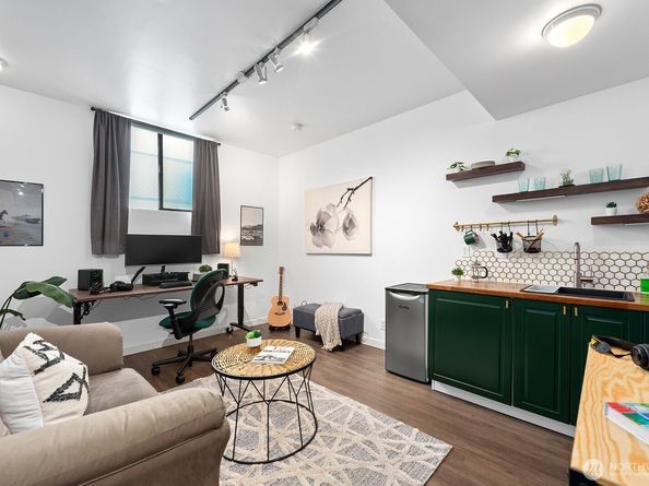 22 John Street C, Seattle WA 98109